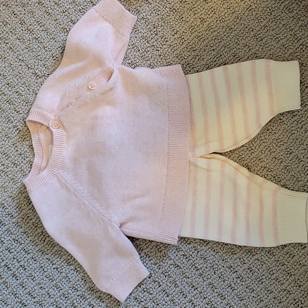 Baby gap 2 piece set up to 7lbs